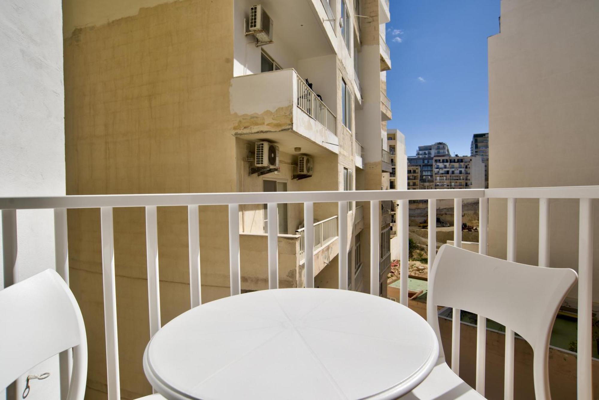 Sliema 2-Bedroom Central Apartments And Penthouse With Jacuzzi ภายนอก รูปภาพ